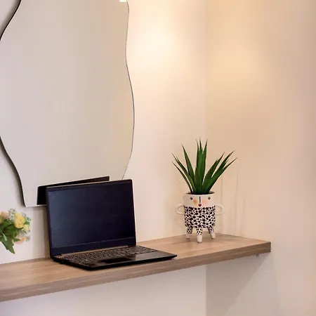 Apartment White Lily *